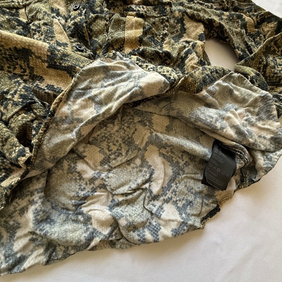 H&M snakeskin print button up - Picture 6 of 7